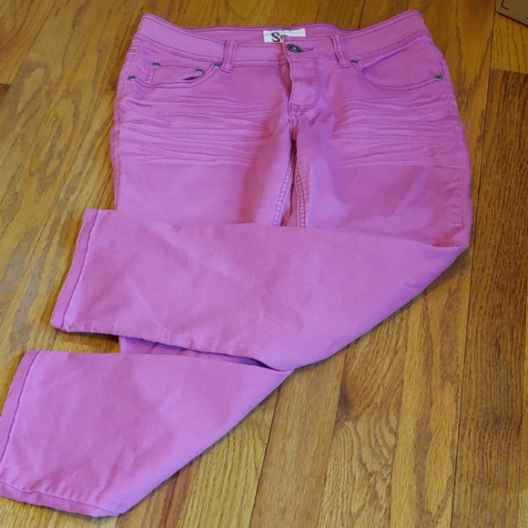 Bright pink crop pants - Picture 2 of 4